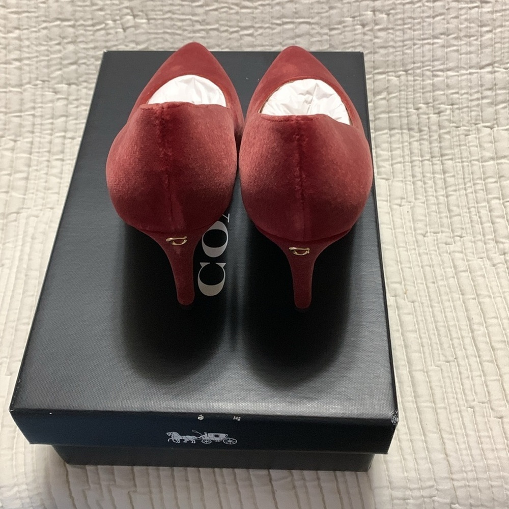 NEW COACH Skyler Vero Cupid
Velvet Cherry Pumps Size 9 Classic Formal Reception - Picture 3 of 15